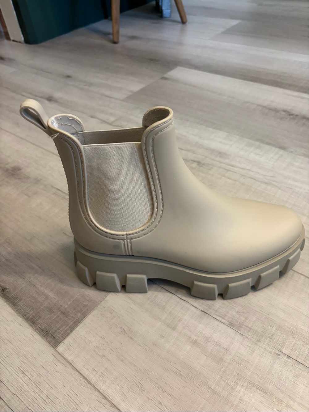 Jeffrey Campbell Rain-Storm Chelsea Rain Boots Size 8 Beige Chunky Lug - Picture 4 of 15
